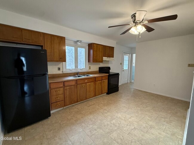 Building Photo - 5 Dowling Rd