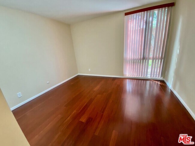 Building Photo - 6375 Green Valley Cir