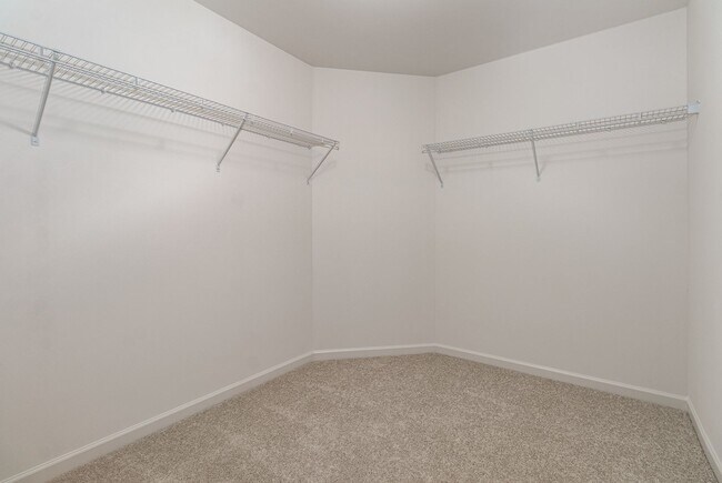 Building Photo - 7864 Oak Brook Dr