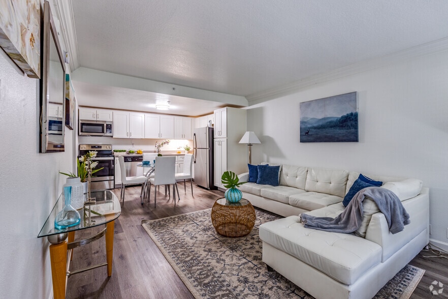 1 BR, 1BA - 700SF - Maingate Village, LLC