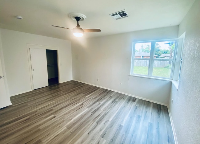 Building Photo - 2206 NW 55th St