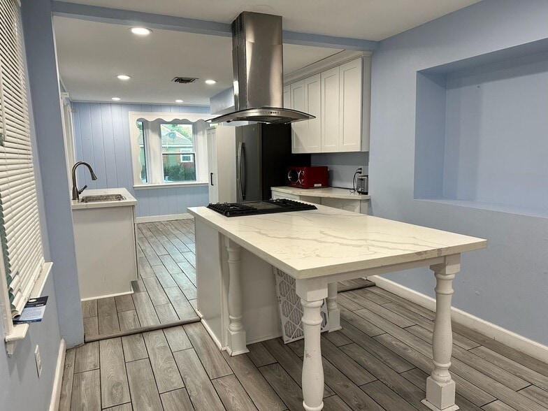 Primary Photo - 10420 Ware Street