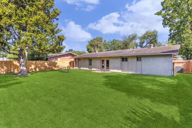 Building Photo - 9547 Beverly Hill St