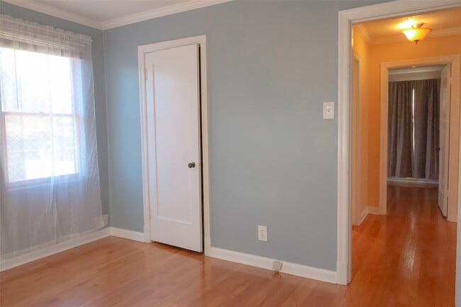 Building Photo - 2627 Louis Ave