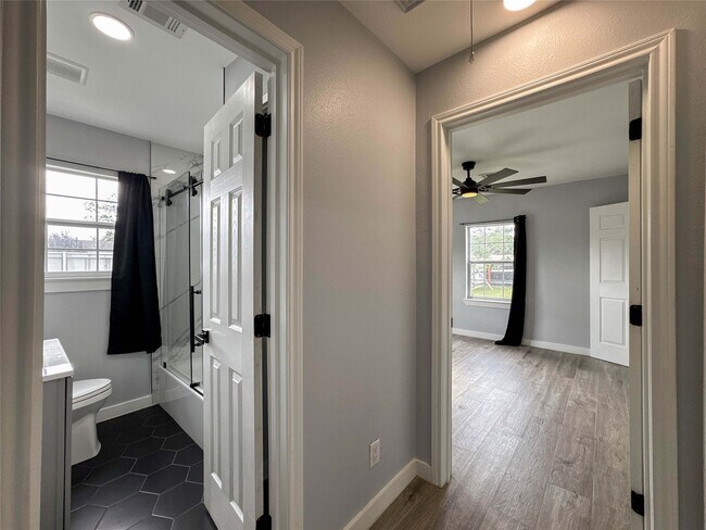 Building Photo - 730 Dunkley Dr
