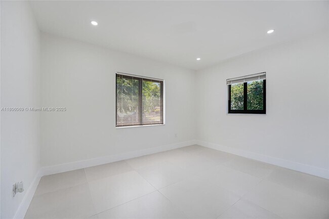 Building Photo - 4210 NW 11th Ave