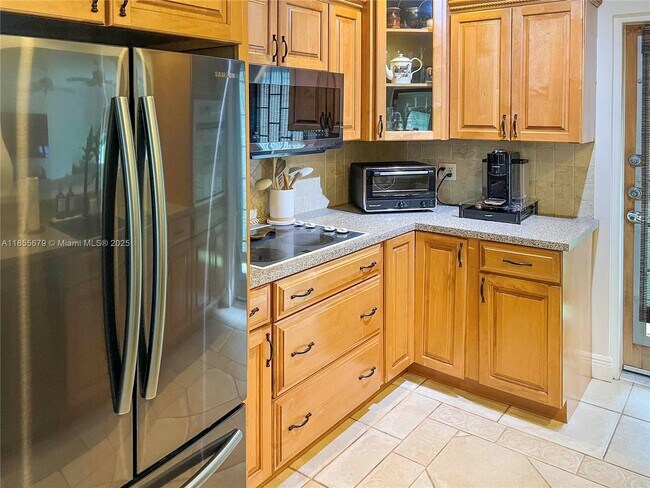 Building Photo - 4611 SW 82nd Ct