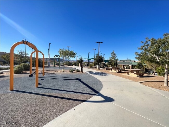 Building Photo - 2117 Thames View St