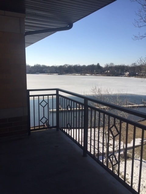 Building Photo - 728 N Diamond Lake Rd