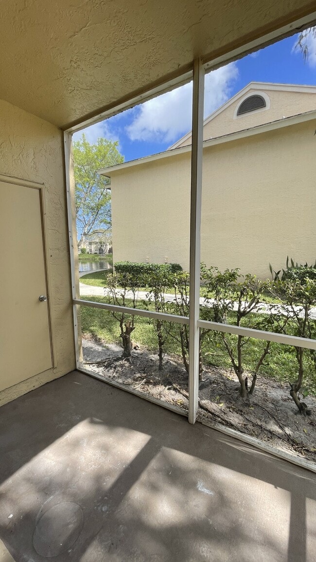 Building Photo - 661 Cypress Lake Blvd