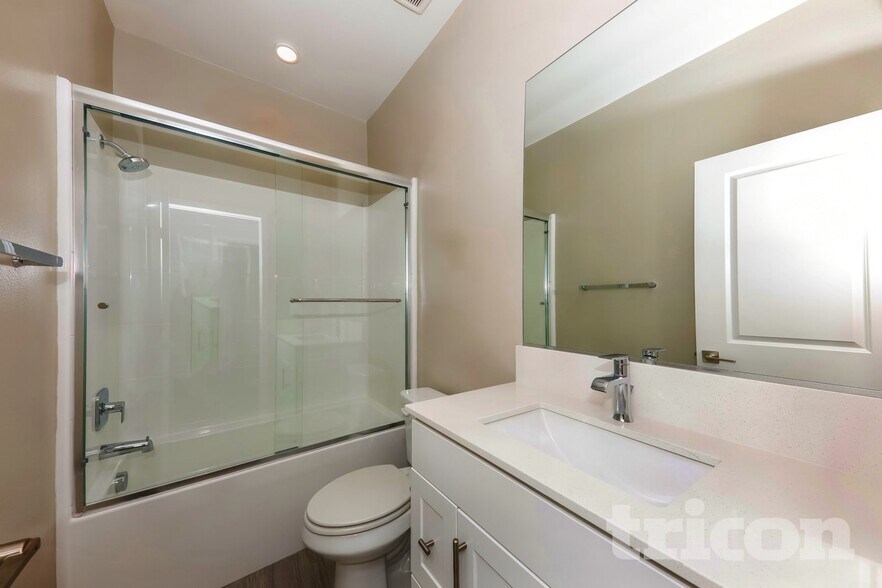 Building Photo - 1704 Lorraine Dr