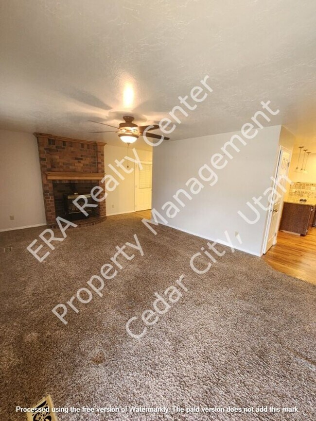 Building Photo - 921 N 400 W