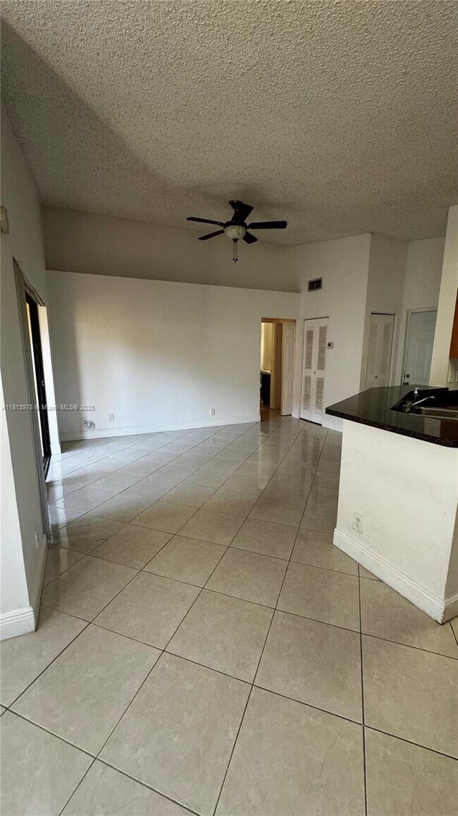 Building Photo - 9999 Summerbreeze Dr
