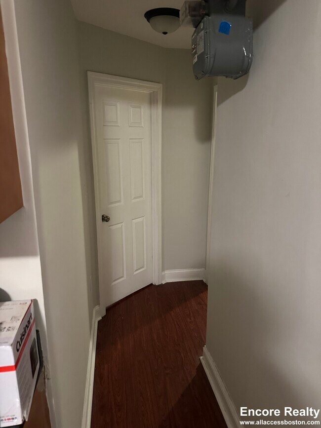 Building Photo - 70 Joy St