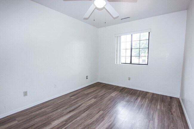 Building Photo - Four Bedroom in Prescott Valley