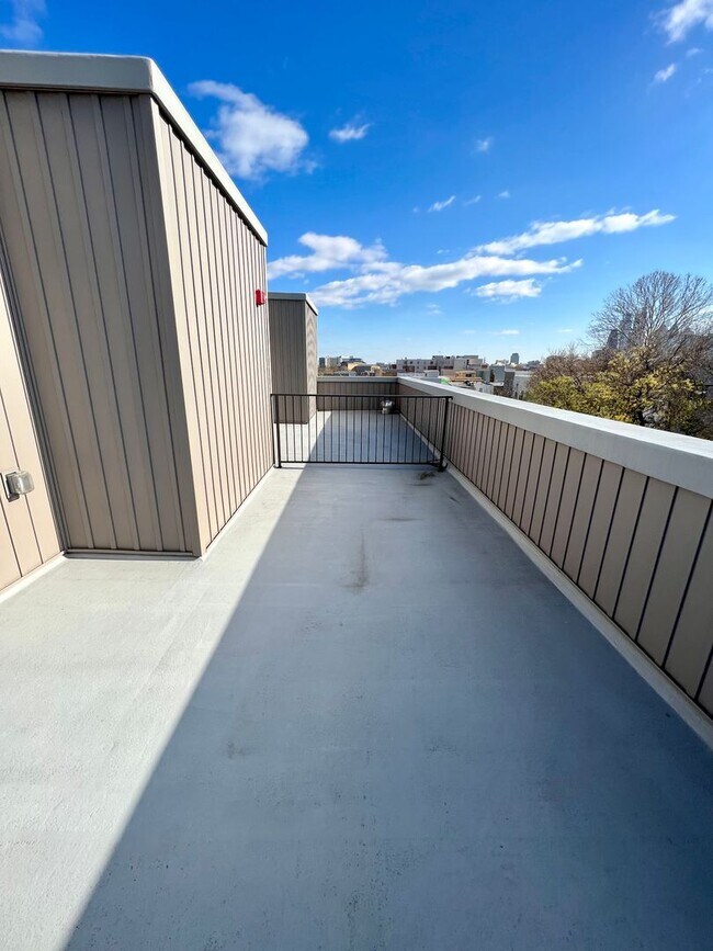 Building Photo - 623 N 36th St