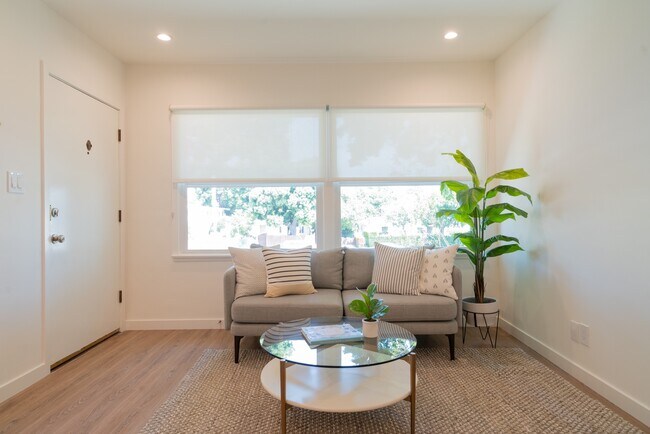 Interior Photo - 3800 Albright Ave