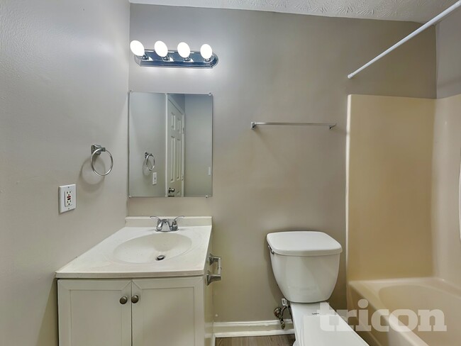 Building Photo - 60 Beaverdam Ct