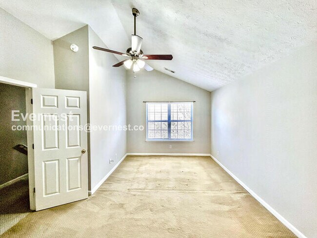 Building Photo - 3-Bedroom Home with Garage / Pet-Friendly ...