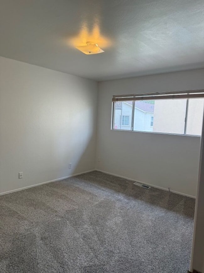 Building Photo - Large Three bedroom two bath home walking distance to downtown Monterey, DLI, MIIS and the Warf