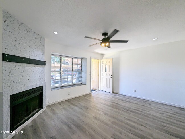 Building Photo - 4601 N 102nd Ave
