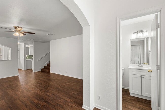 Building Photo - 210 Summerside Ave