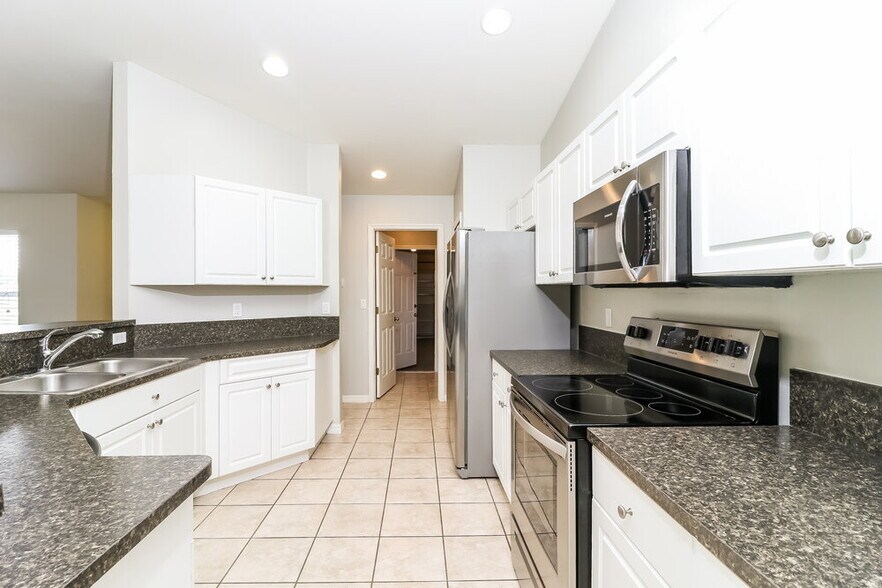 Building Photo - 1310 SW 13th Terrace