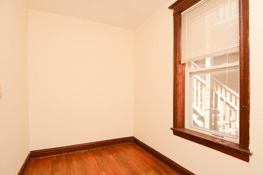 Building Photo - 852 N Leavitt