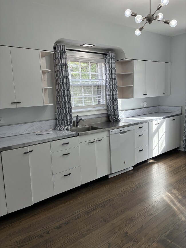 Building Photo - 3348 N Pitt St