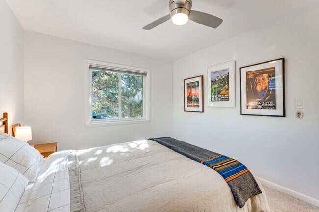 Building Photo - 725 35th St