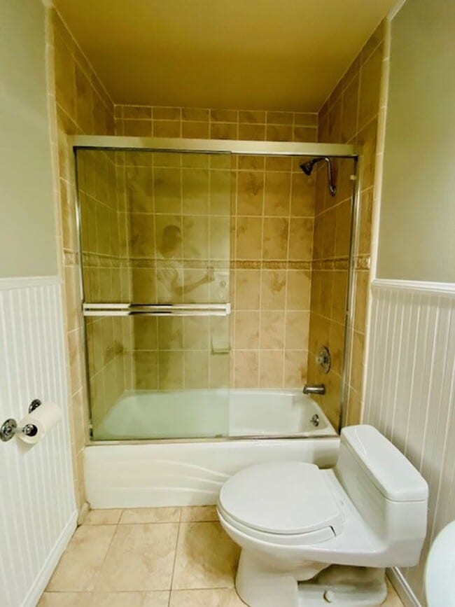 Building Photo - 3 Bed 2 Bath in Gated Beach Community-A must see Home