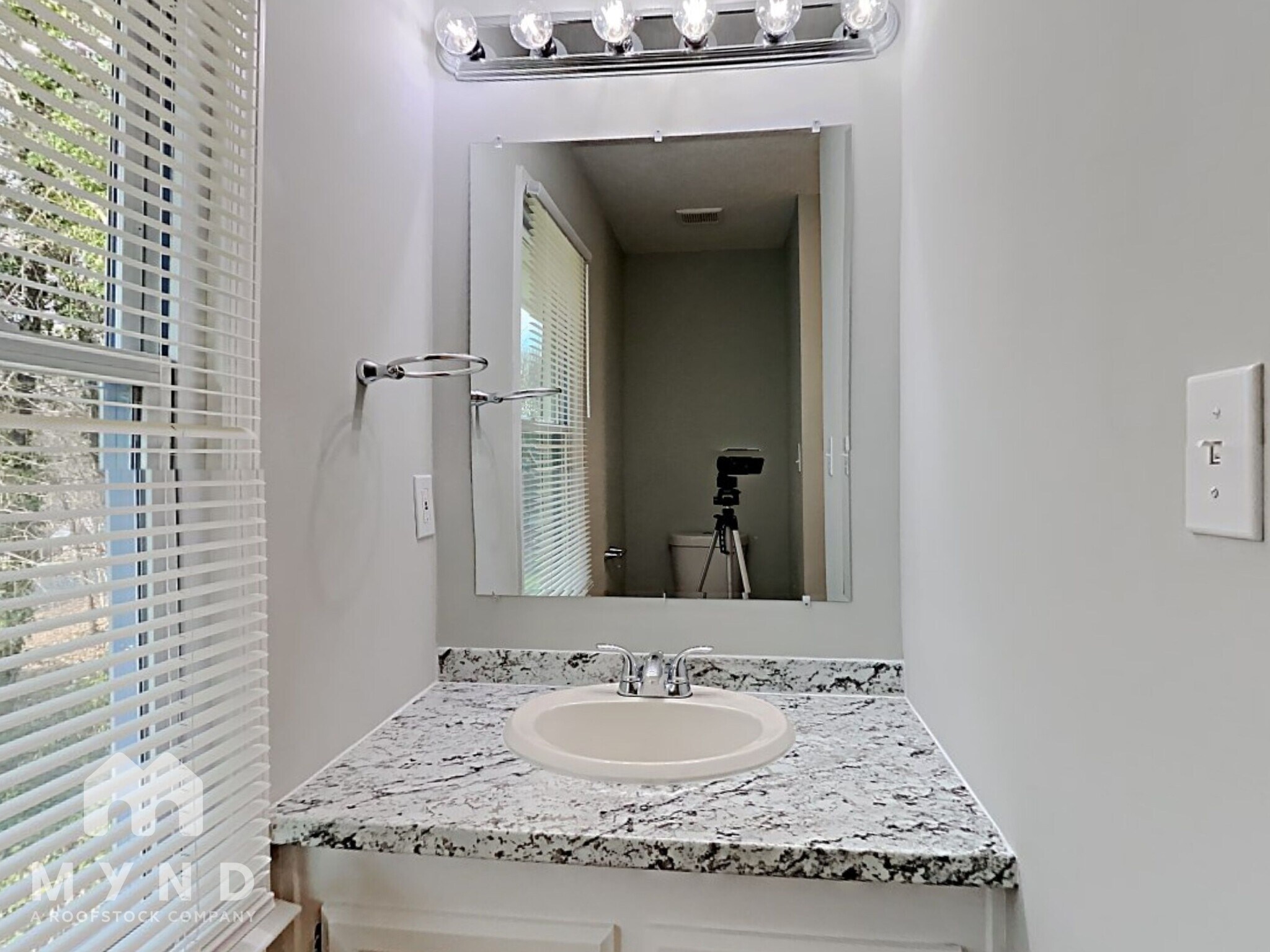 Building Photo - 10024 Fireside Ln