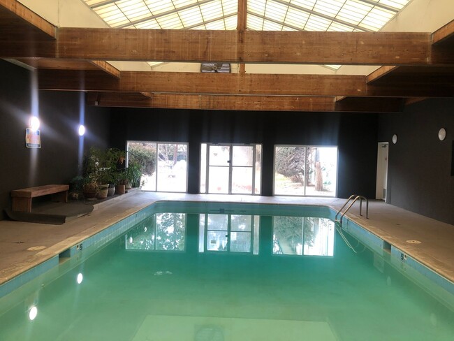 Building Photo - 2 Bedroom Condo in Southeast Denver