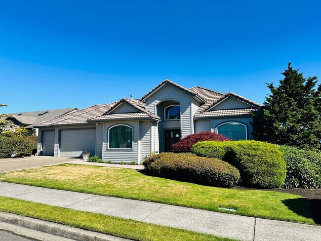 Building Photo - Stunning Custom Camas Home