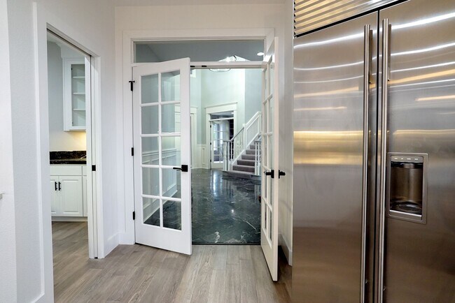 Building Photo - Pete’s Mountain Estate with Mountain Views