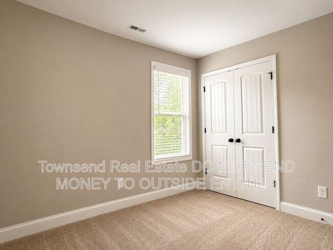 Building Photo - 621 Blawell Cir