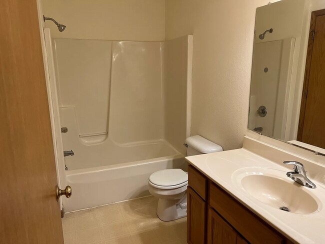 Building Photo - 1095 Heritage Ct