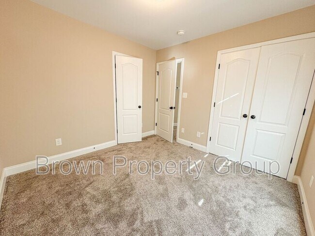 Building Photo - 1804 Shady Knoll Ln