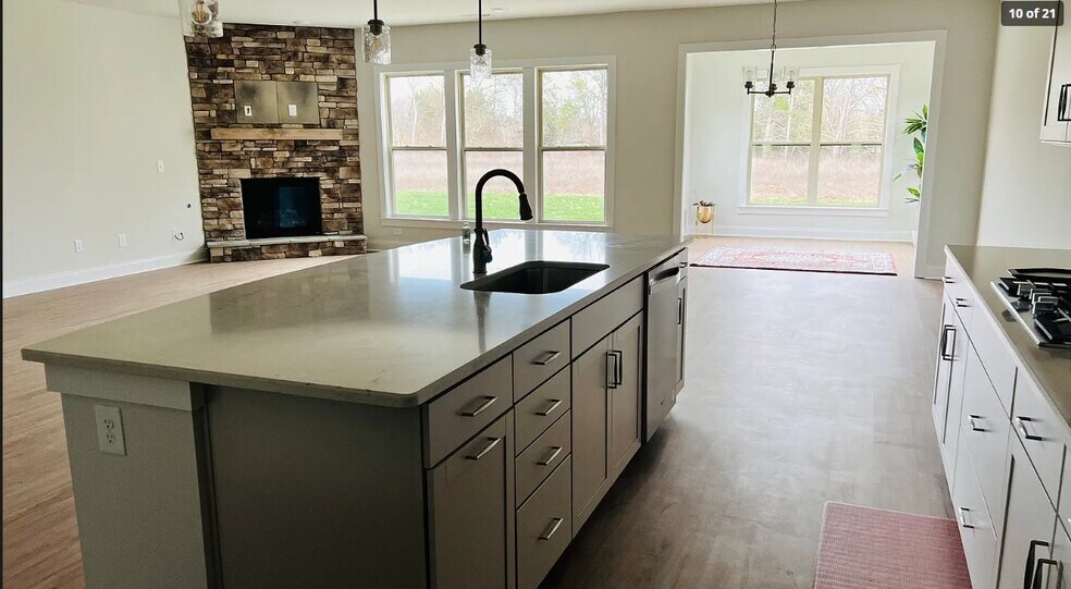 Building Photo - 836 Chalkstone Ln