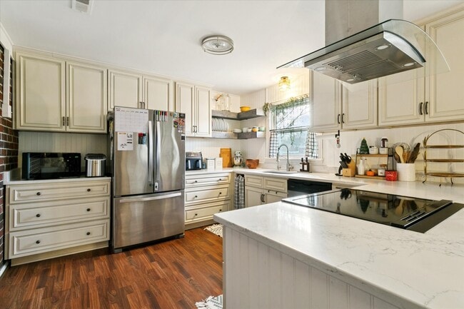 Building Photo - 18 S Greenfield Ave