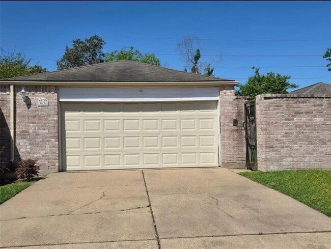 Primary Photo - 3634 Kingsman Dr