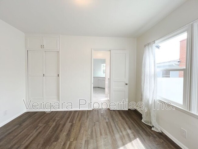 Building Photo - 623 Camino Real