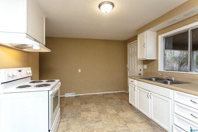 Building Photo - 1032 26th Ave N