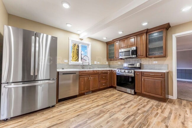 Building Photo - 72 Clover Dr