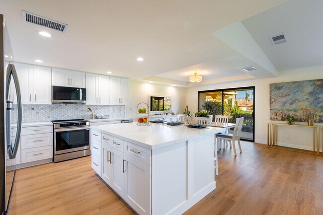 Building Photo - 54 Maximo Way