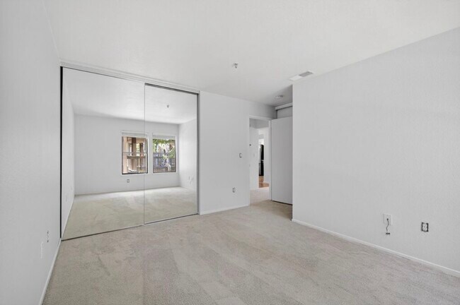 Building Photo - 1123 S Villa Way