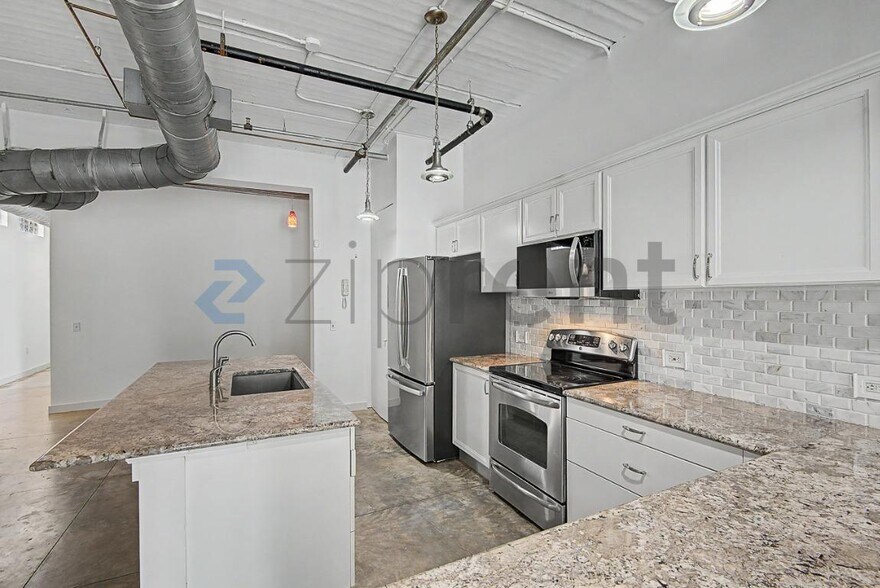 Building Photo - Unit 203