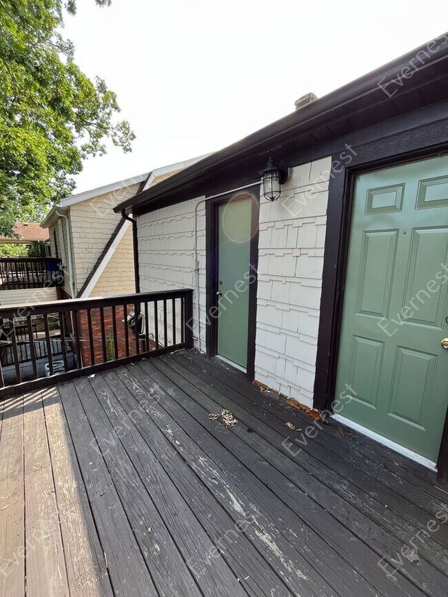 Building Photo - Charming 2-Bedroom Home with Modern Amenit...