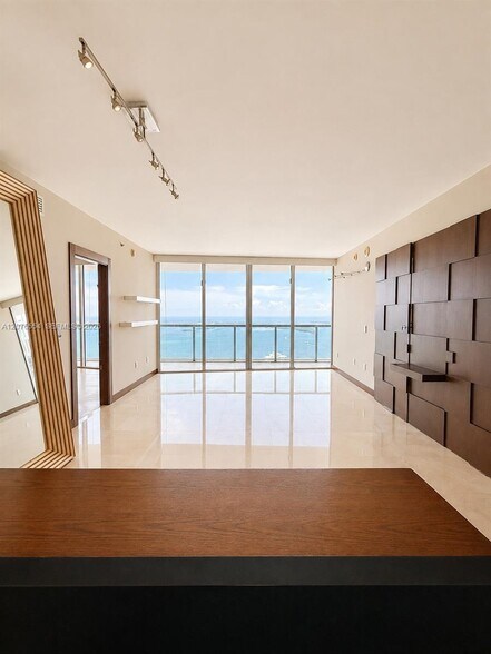 Building Photo - 465 Brickell Ave
