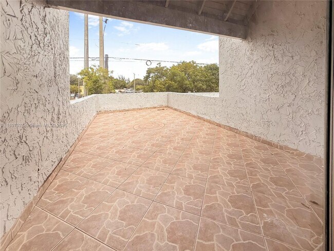 Building Photo - 5608 NW 19th St